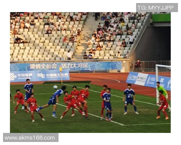 上海足球队的蜕变之旅:从传统强队到现代化职业俱乐部的纪实探索 上海足球队的蜕变之旅:从传统强队到现代化职业俱乐部的纪实探索