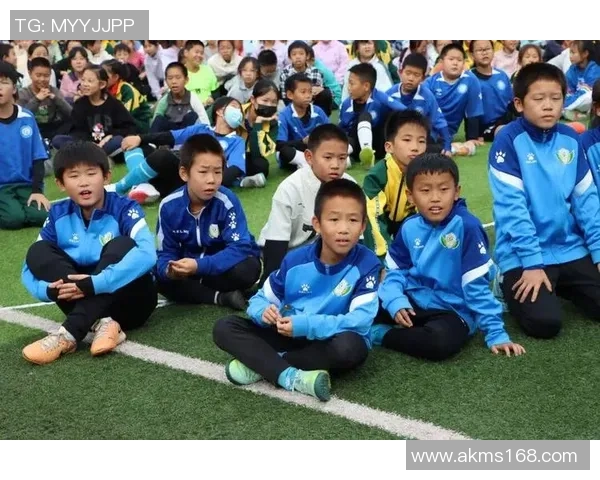 足球明星与孩子们的趣味互动精彩瞬间合集视频 足球明星与孩子们的趣味互动精彩瞬间合集视频