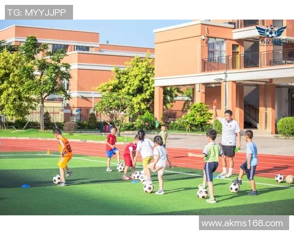 足球明星创意美工作品展示让你领略不一样的足球魅力与艺术风采 足球明星创意美工作品展示让你领略不一样的足球魅力与艺术风采